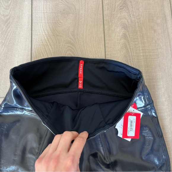 NWT Spanx Faux Leather Patent Leather Leggings in Dark Navy - Picture 4 of 9